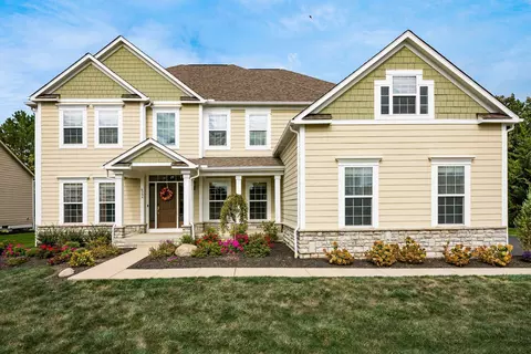 6504 Shadewater Dr, Hilliard, OH 43026