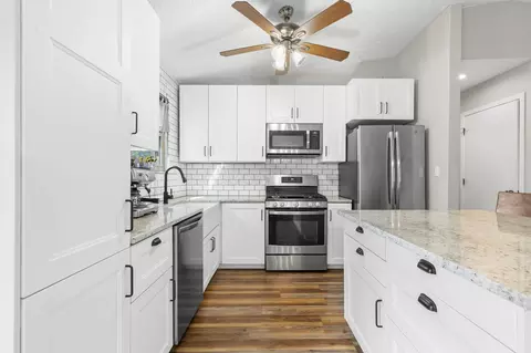 Kitchen - 4017 Declaration Dr, Columbus, OH 43230 photo 1 of 2