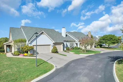 860 Village Dr, Delaware, OH 43015