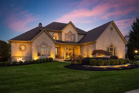 7996 Thornbush Dr, Westerville, OH 43082