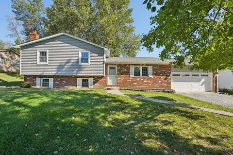 180 Riva Ridge Rd SW, Pataskala, OH 43062