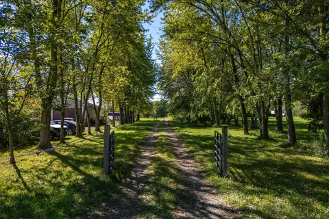 1717 London Groveport Rd, Grove City, OH 43123
