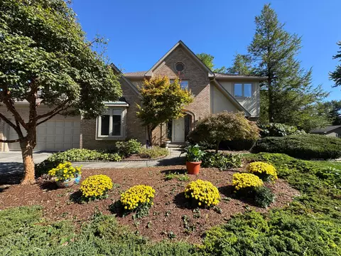 6908 Perry Dr, Worthington, OH 43085