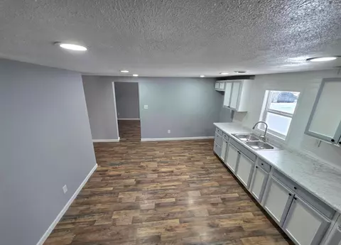 355 Lee St, Marion, OH 43302 photo 2