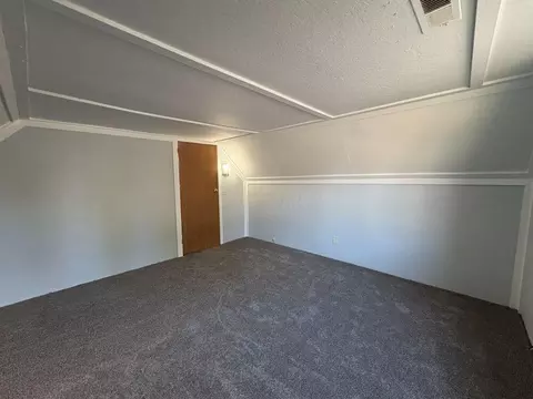 Bedroom - 92 S 3rd St, Newark, OH 43055 photo 4 of 7