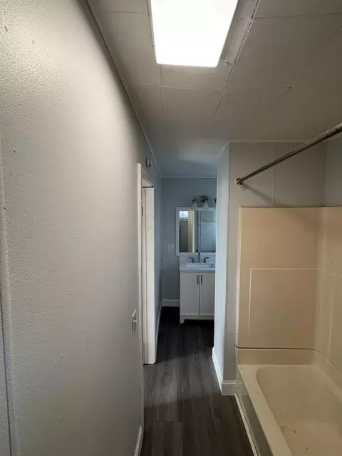 Entry Way - 92 S 3rd St, Newark, OH 43055 photo 3 of 3