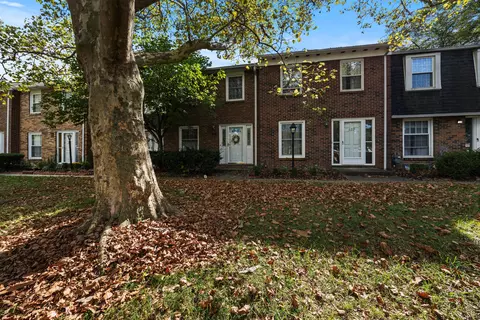 631 Dlyn St, Columbus, OH 43228