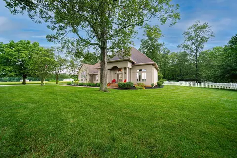 Exterior - 6516 Zane Trail Rd, Circleville, OH 43113 photo 3 of 26
