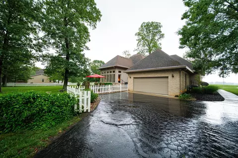 Exterior - 6516 Zane Trail Rd, Circleville, OH 43113 photo 14 of 26
