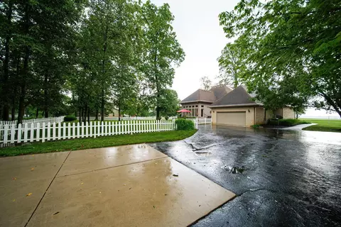 Exterior - 6516 Zane Trail Rd, Circleville, OH 43113 photo 13 of 26