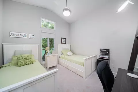 Bedroom - 6516 Zane Trail Rd, Circleville, OH 43113 photo 7 of 9