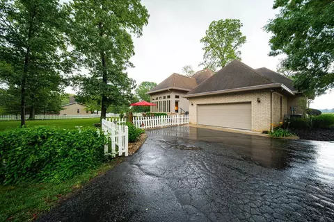 Exterior - 6516 Zane Trail Rd, Circleville, OH 43113 photo 4 of 26