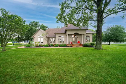 Exterior - 6516 Zane Trail Rd, Circleville, OH 43113 photo 2 of 26