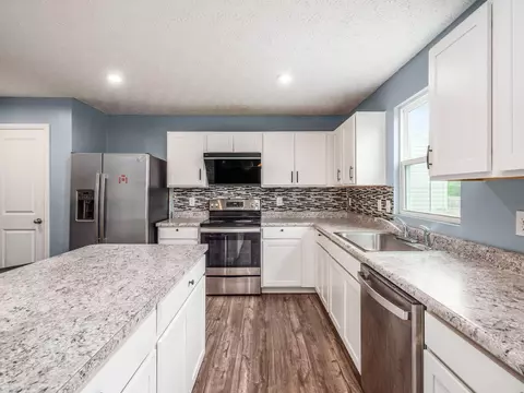 Kitchen - 218 Golden Gate Ave, Springfield, OH 45505 photo 5 of 7