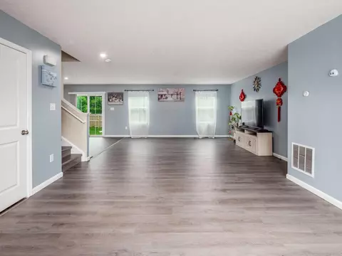 Living - 218 Golden Gate Ave, Springfield, OH 45505 photo 1 of 4