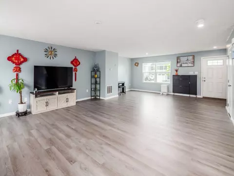 Living - 218 Golden Gate Ave, Springfield, OH 45505 photo 4 of 4