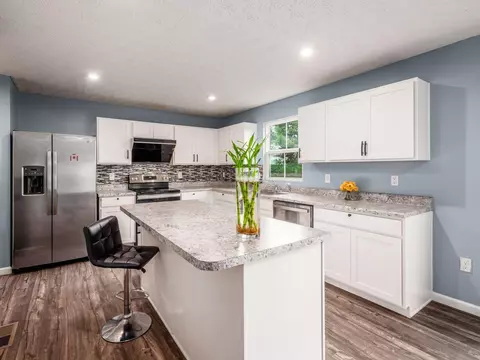 Kitchen - 218 Golden Gate Ave, Springfield, OH 45505 photo 4 of 7