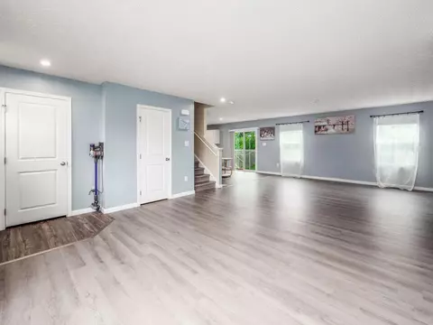 Living - 218 Golden Gate Ave, Springfield, OH 45505 photo 2 of 4