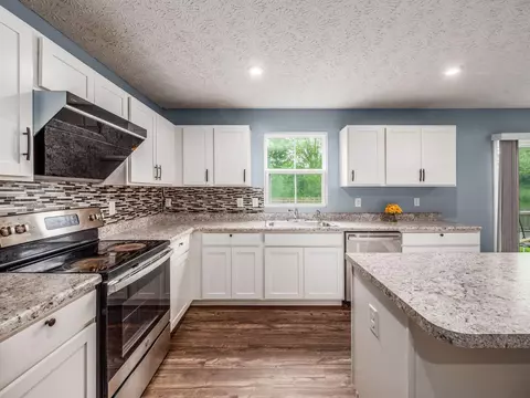 Kitchen - 218 Golden Gate Ave, Springfield, OH 45505 photo 6 of 7