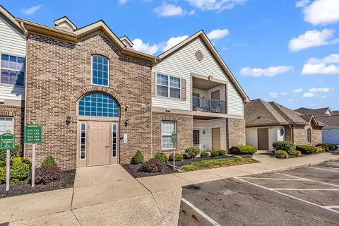 789 Hidden Springs Dr, Lewis Center, OH 43035