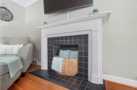 Living - 514 King Ave, Marion, OH 43302 photo 3 of 4