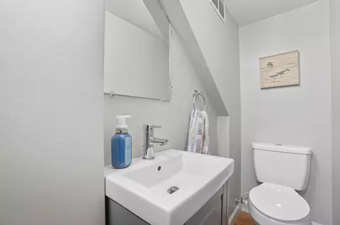 Bath - 514 King Ave, Marion, OH 43302 photo 2 of 3