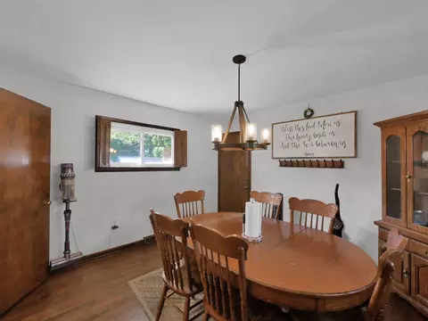Dining - 331 Tarlton Rd, Circleville, OH 43113 photo 2 of 2