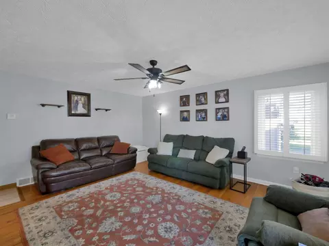 Living - 331 Tarlton Rd, Circleville, OH 43113 photo 1 of 1