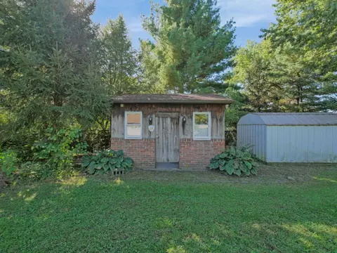 Exterior - 331 Tarlton Rd, Circleville, OH 43113 photo 4 of 9