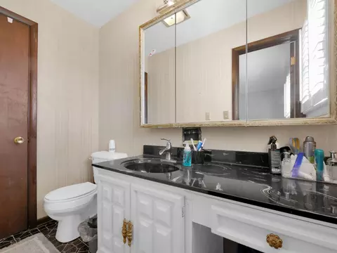 Bath - 331 Tarlton Rd, Circleville, OH 43113 photo 4 of 4