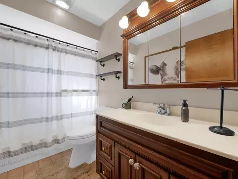 Bath - 331 Tarlton Rd, Circleville, OH 43113 photo 1 of 4