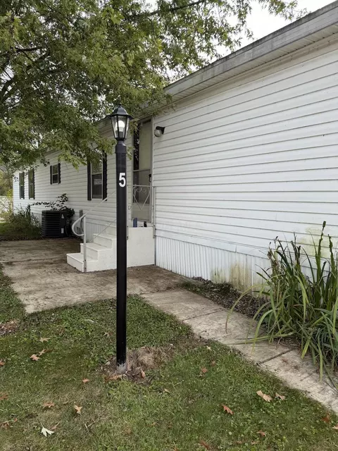 5 Spring Lake Ct #5, Delaware, OH 43015