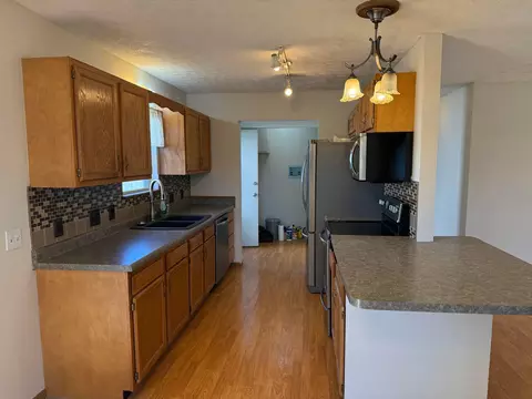 Kitchen - 690 Meadow St, Marion, OH 43302 photo 2 of 3