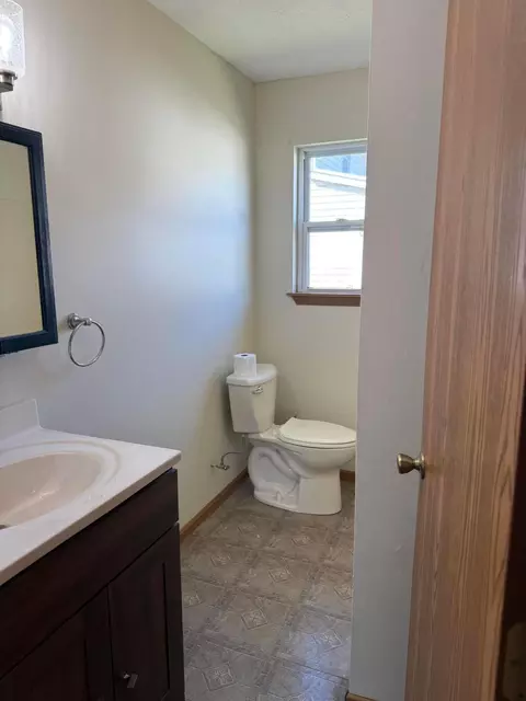 Bath - 690 Meadow St, Marion, OH 43302 photo 1 of 3