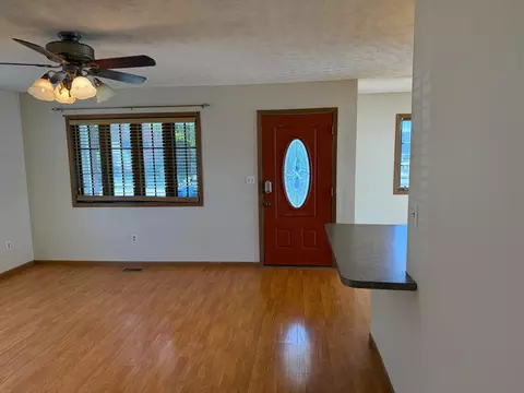 Living - 690 Meadow St, Marion, OH 43302 photo 1 of 2