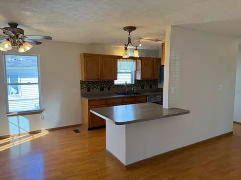 Kitchen - 690 Meadow St, Marion, OH 43302 photo 1 of 3