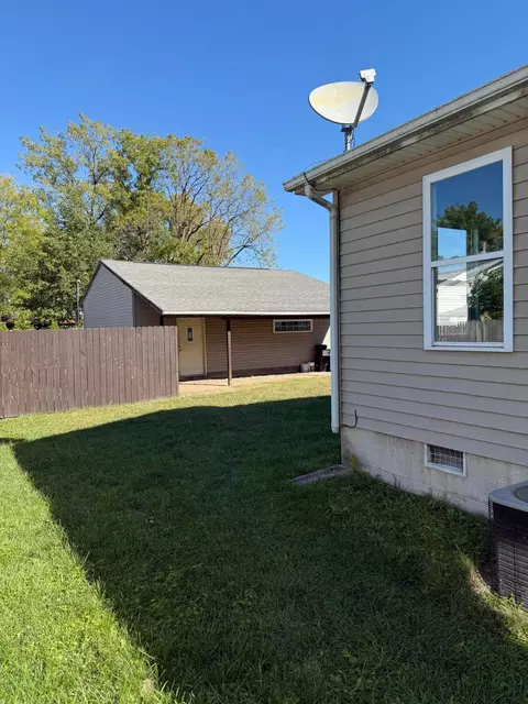 Exterior - 690 Meadow St, Marion, OH 43302 photo 3 of 8