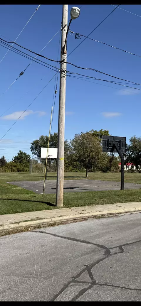 Exterior - 690 Meadow St, Marion, OH 43302 photo 7 of 8