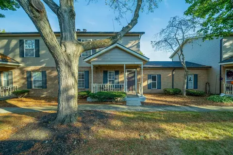 1158 Worthington Woods Blvd, Columbus, OH 43085