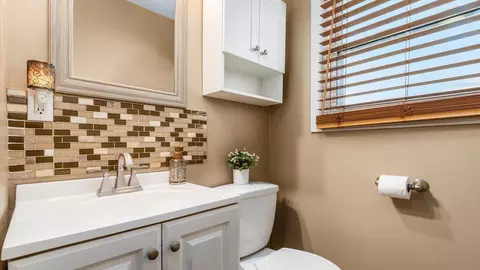 Bath - 5218 Fullerton Dr, Columbus, OH 43232 photo 2 of 3