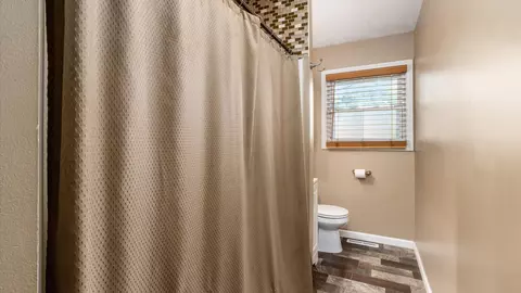 Bath - 5218 Fullerton Dr, Columbus, OH 43232 photo 1 of 3