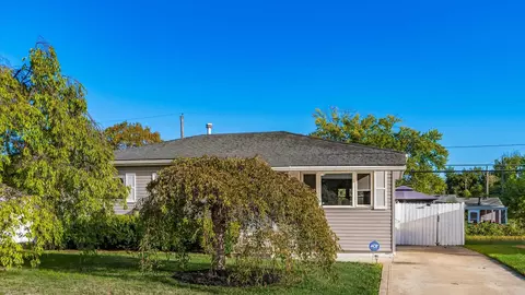 Exterior - 5218 Fullerton Dr, Columbus, OH 43232 photo 2 of 8