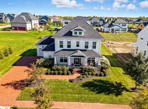 1744 Pinnacle Club Dr, Grove City, OH 43123