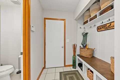 582 Adrian Dr, Delaware, OH 43015 photo 7