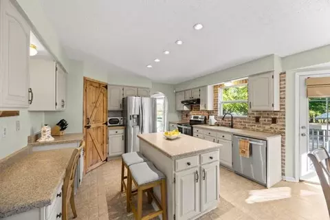 582 Adrian Dr, Delaware, OH 43015 photo 15
