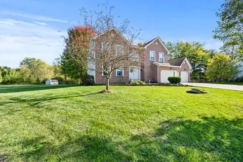 582 Adrian Dr, Delaware, OH 43015 photo 2