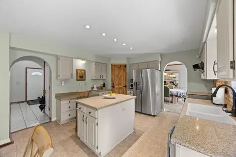 582 Adrian Dr, Delaware, OH 43015 photo 16