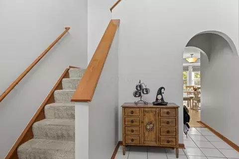582 Adrian Dr, Delaware, OH 43015 photo 6