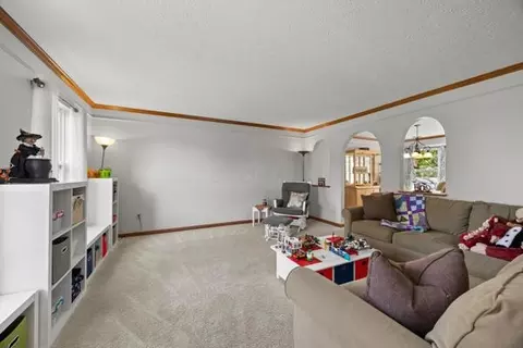 582 Adrian Dr, Delaware, OH 43015 photo 9