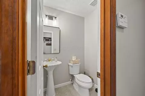 582 Adrian Dr, Delaware, OH 43015 photo 8